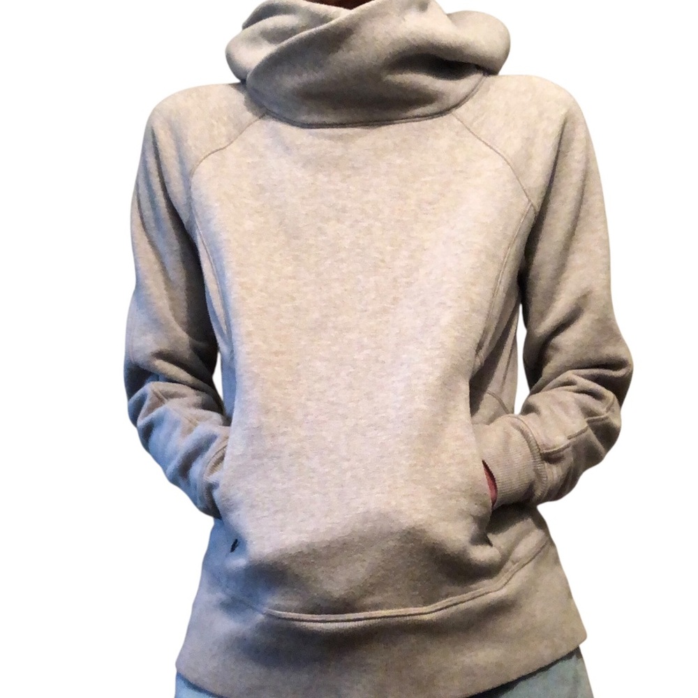 Lululemon scuba hoodie pullover with turtleneck type neck closure